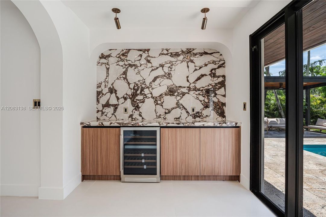En Venta: $3,495,000 (4 camas, 3 baños, 2416 Pies cuadrados)