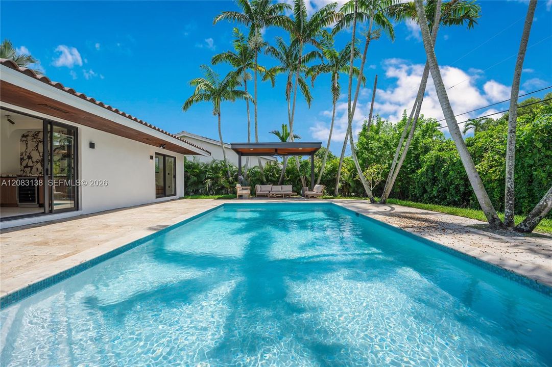 En Venta: $3,495,000 (4 camas, 3 baños, 2416 Pies cuadrados)
