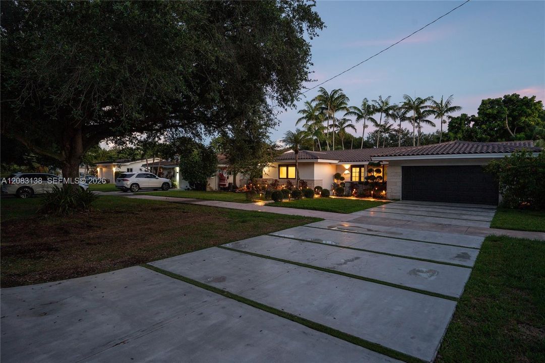En Venta: $3,495,000 (4 camas, 3 baños, 2416 Pies cuadrados)
