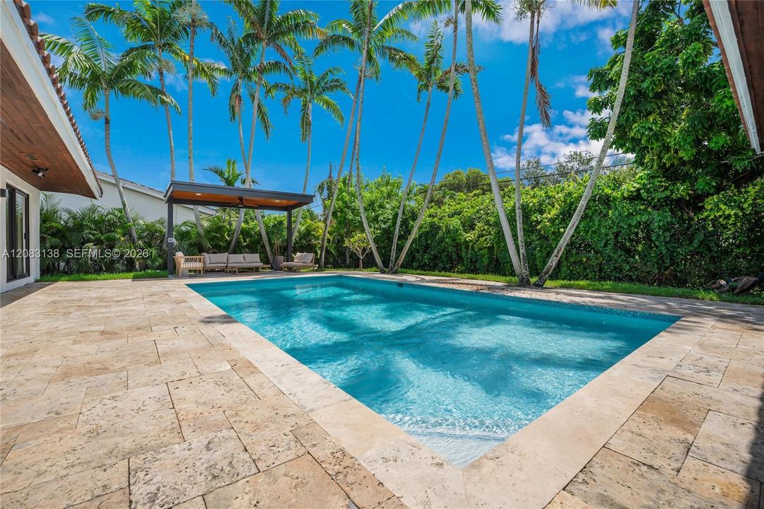 En Venta: $3,495,000 (4 camas, 3 baños, 2416 Pies cuadrados)