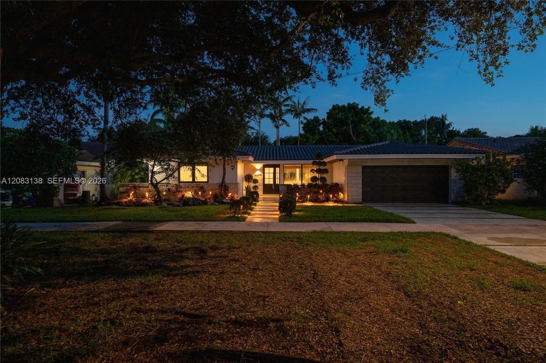 En Venta: $3,495,000 (4 camas, 3 baños, 2416 Pies cuadrados)