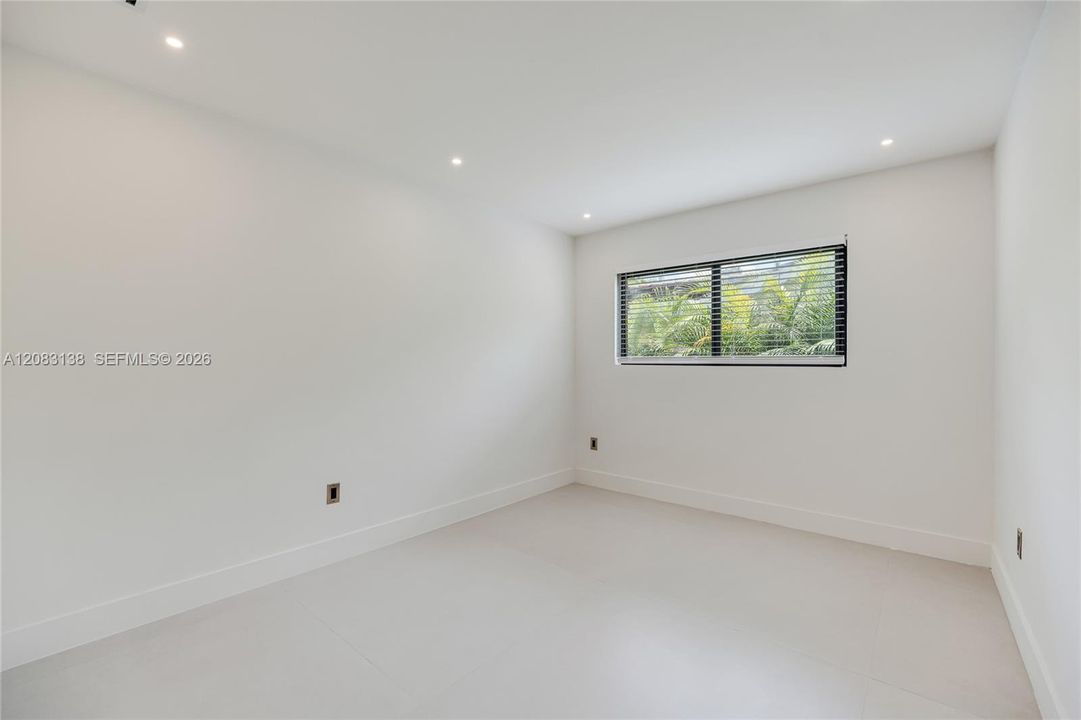 En Venta: $3,495,000 (4 camas, 3 baños, 2416 Pies cuadrados)
