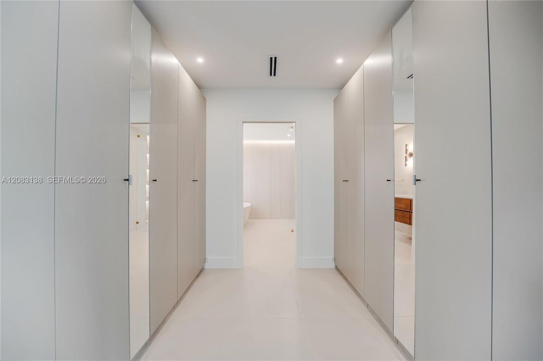 En Venta: $3,495,000 (4 camas, 3 baños, 2416 Pies cuadrados)
