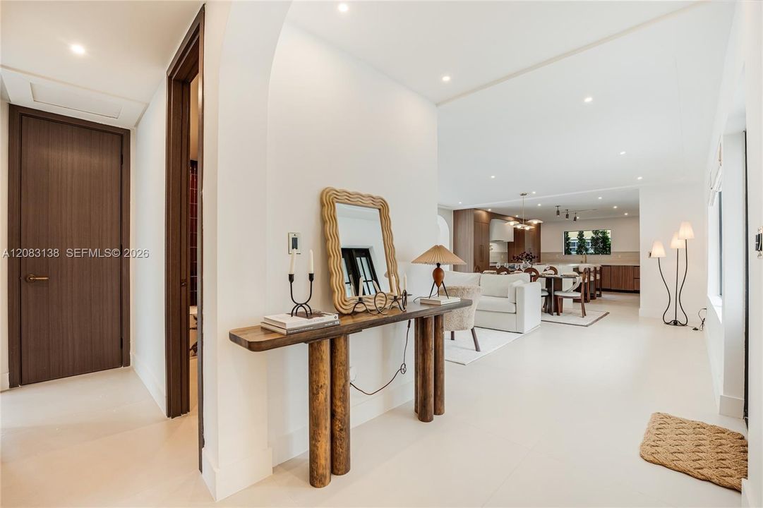 En Venta: $3,495,000 (4 camas, 3 baños, 2416 Pies cuadrados)