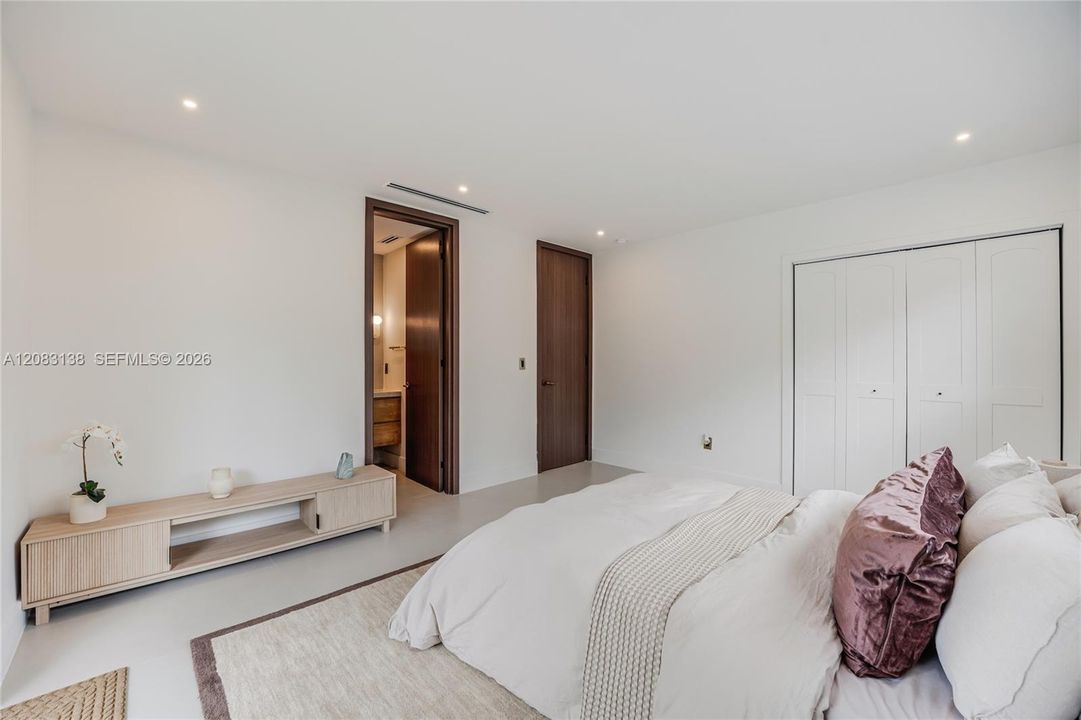 En Venta: $3,495,000 (4 camas, 3 baños, 2416 Pies cuadrados)