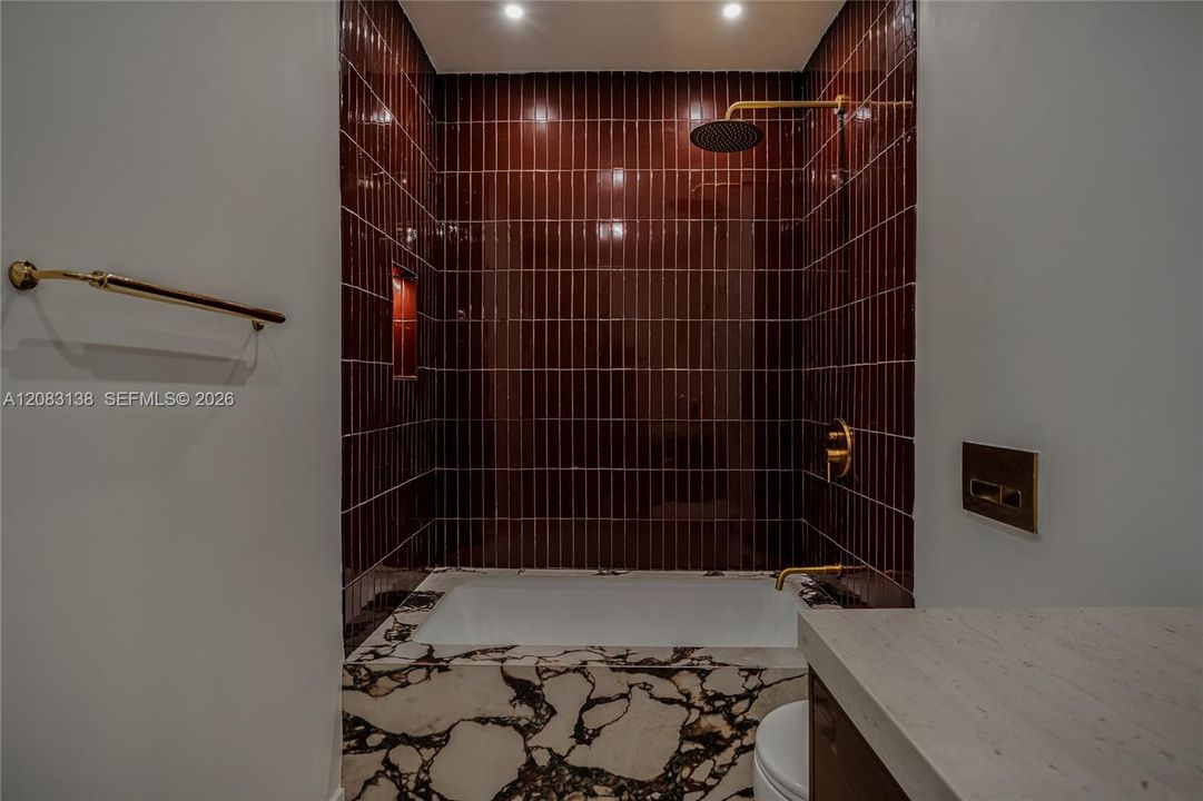 En Venta: $3,495,000 (4 camas, 3 baños, 2416 Pies cuadrados)