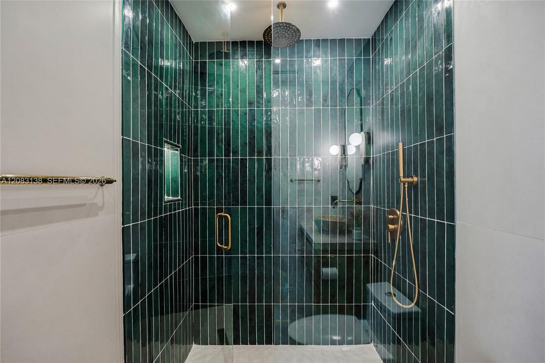 En Venta: $3,495,000 (4 camas, 3 baños, 2416 Pies cuadrados)
