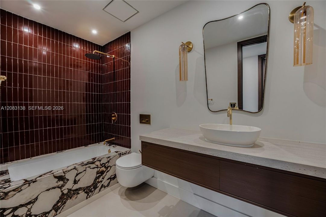 En Venta: $3,495,000 (4 camas, 3 baños, 2416 Pies cuadrados)