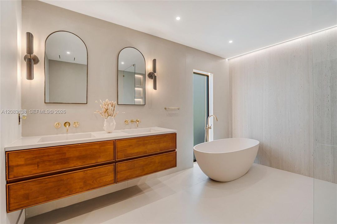 En Venta: $3,495,000 (4 camas, 3 baños, 2416 Pies cuadrados)