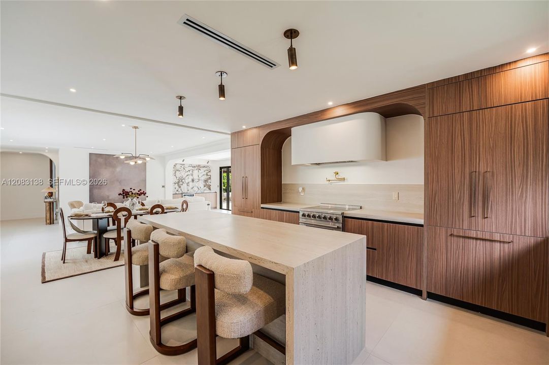 En Venta: $3,495,000 (4 camas, 3 baños, 2416 Pies cuadrados)