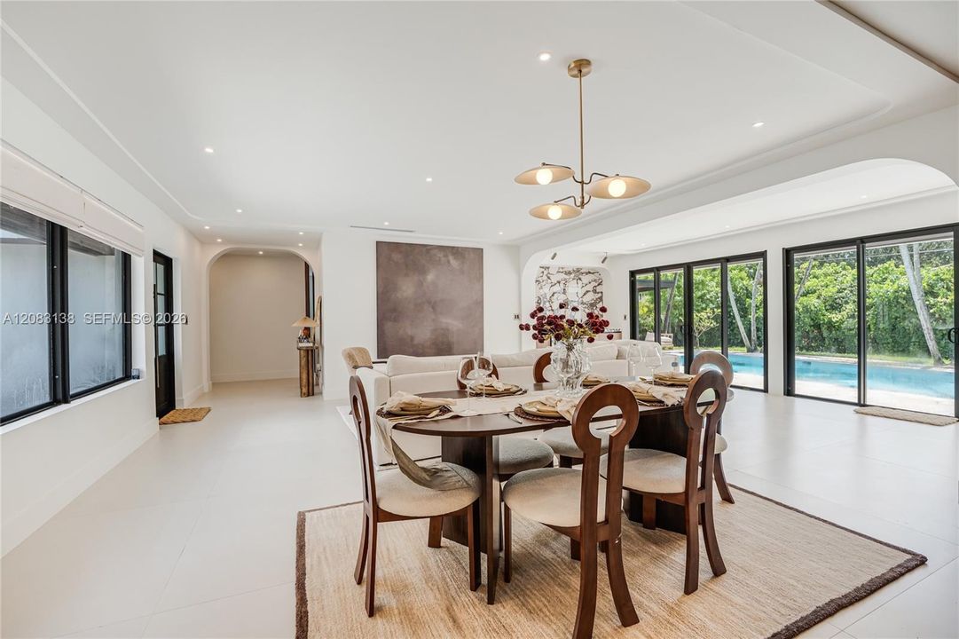 En Venta: $3,495,000 (4 camas, 3 baños, 2416 Pies cuadrados)