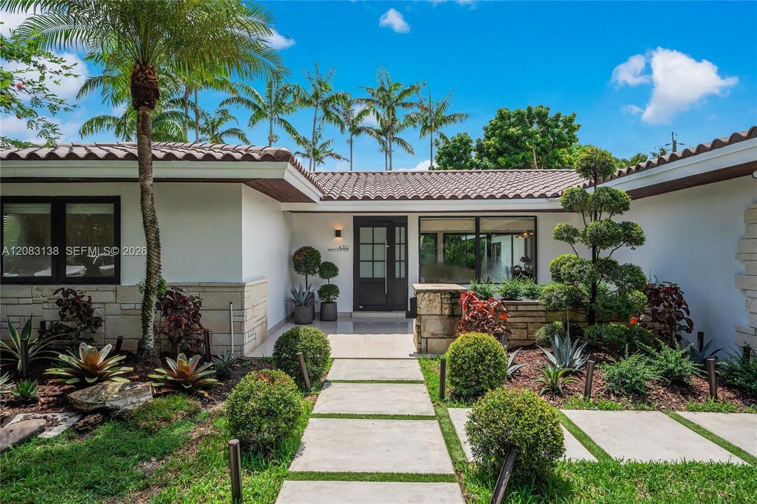 En Venta: $3,495,000 (4 camas, 3 baños, 2416 Pies cuadrados)