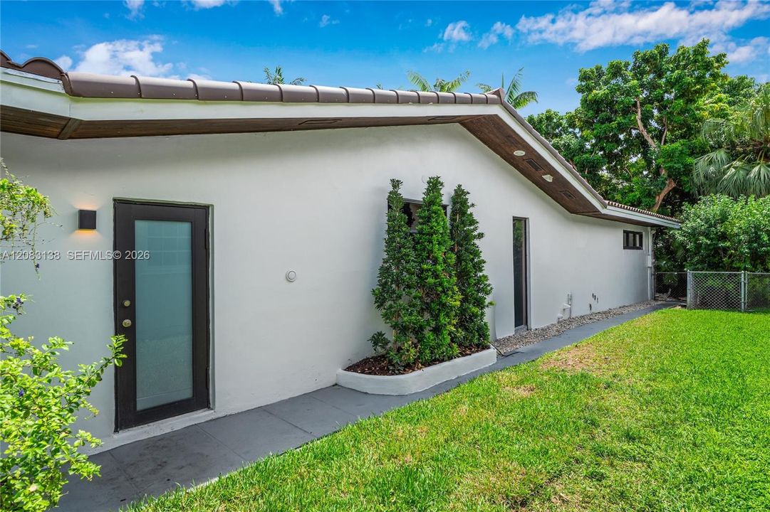 En Venta: $3,495,000 (4 camas, 3 baños, 2416 Pies cuadrados)