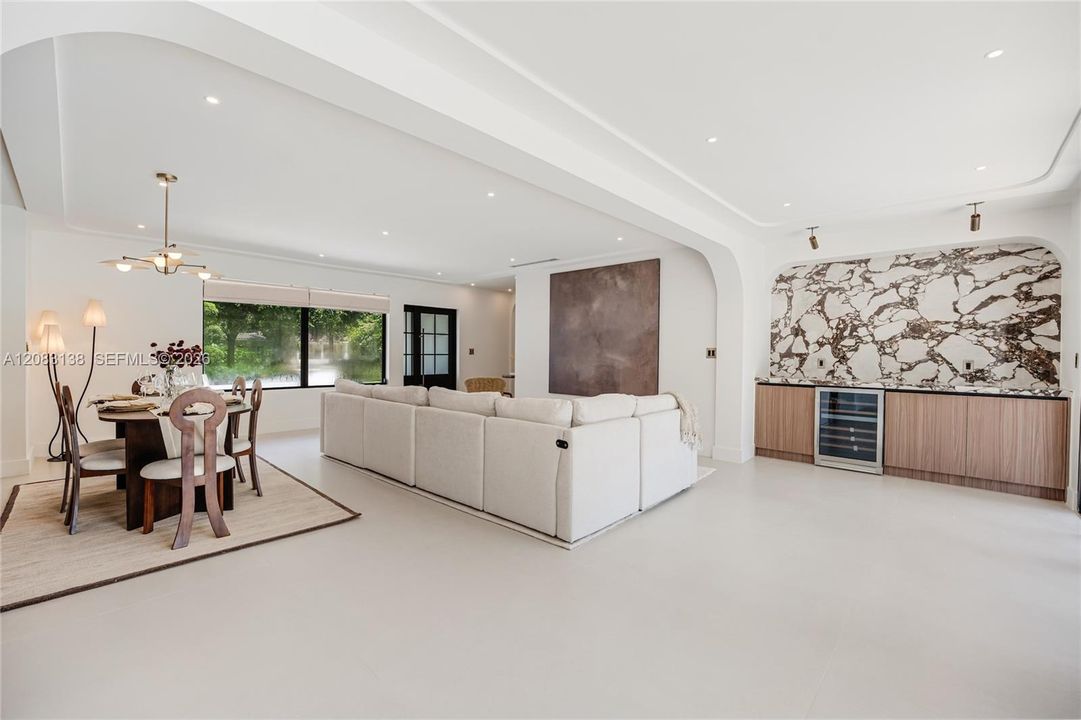 En Venta: $3,495,000 (4 camas, 3 baños, 2416 Pies cuadrados)