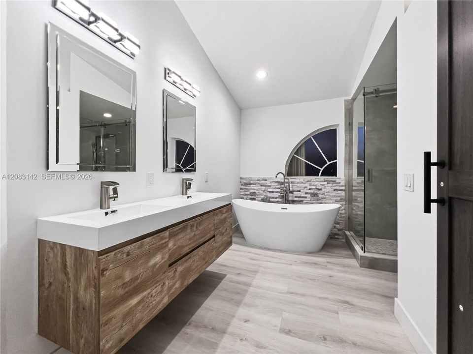 For Rent: $4,200 (3 beds, 2 baths, 1764 Square Feet)