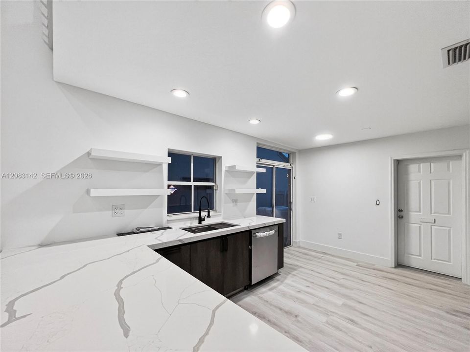 For Rent: $4,200 (3 beds, 2 baths, 1764 Square Feet)