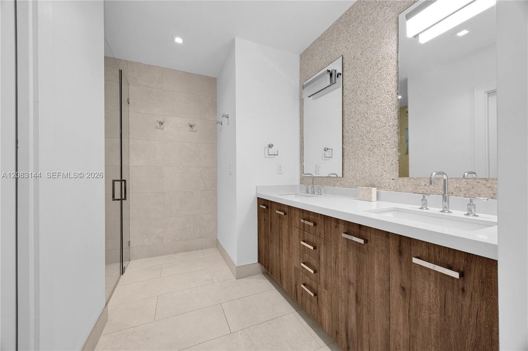 For Sale: $2,650,000 (3 beds, 3 baths, 2491 Square Feet)
