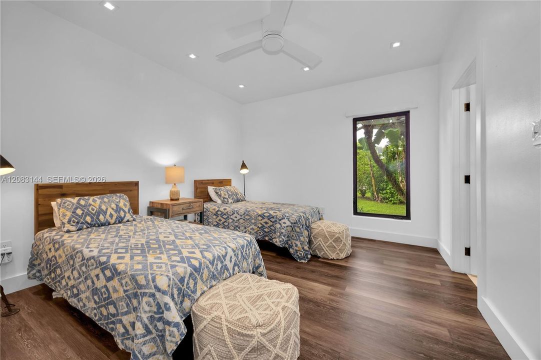 For Sale: $2,650,000 (3 beds, 3 baths, 2491 Square Feet)
