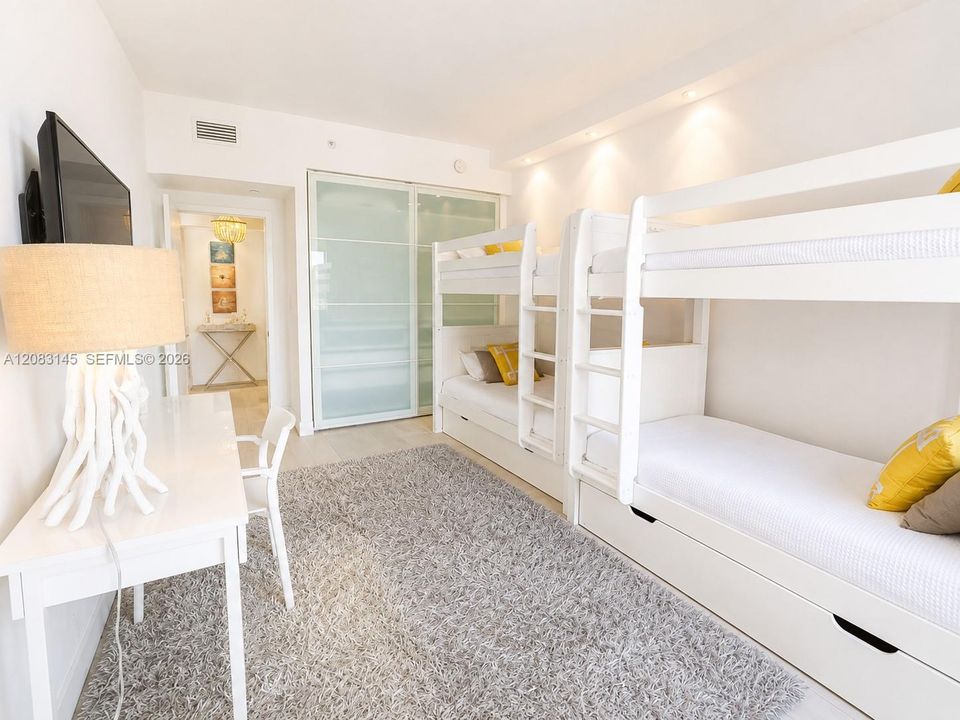 2nd bedroom