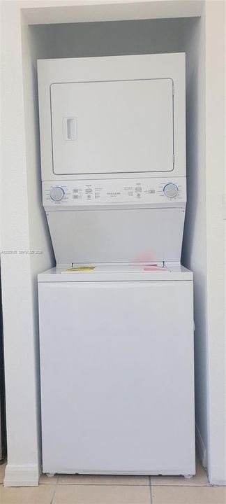 В аренду: $2,095 (2 спален, 1 ванн, 735 Квадратных фут)