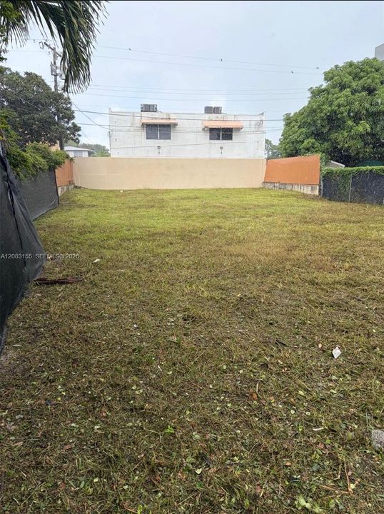 En Venta: $395,000 (0.11 acres)