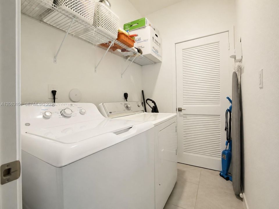 En Renta: $2,800 (4 camas, 3 baños, 1700 Pies cuadrados)