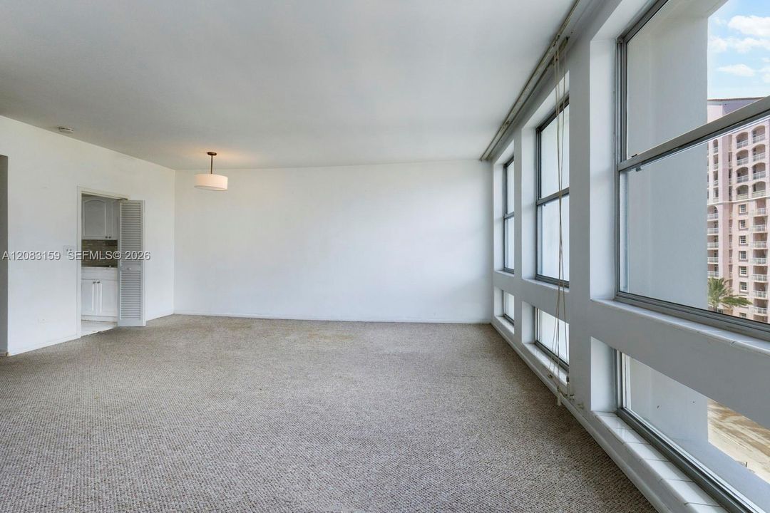На продажу: $345,000 (1 спален, 1 ванн, 790 Квадратных фут)