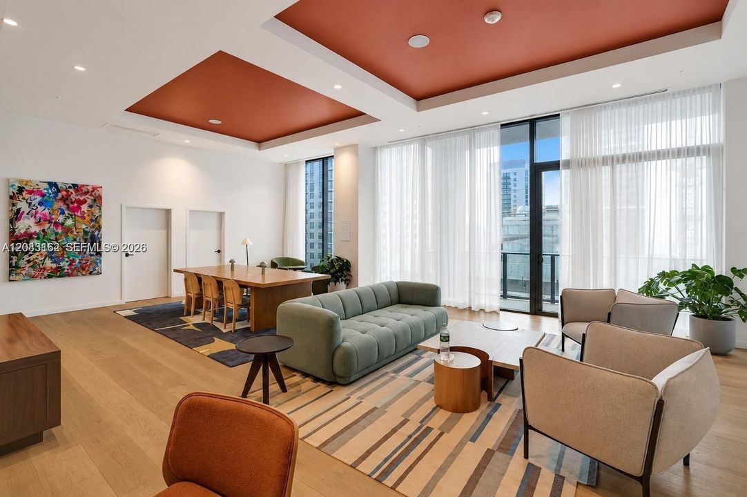 For Sale: $549,000 (1 beds, 1 baths, 650 Square Feet)