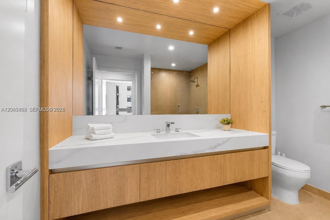 For Sale: $549,000 (1 beds, 1 baths, 650 Square Feet)