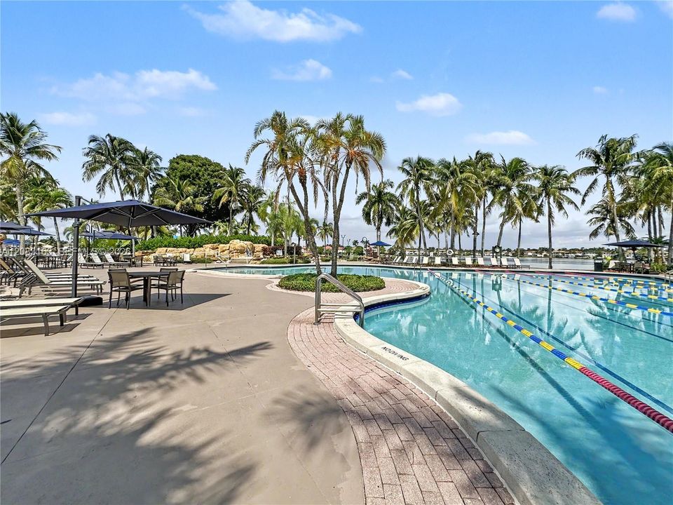 For Sale: $525,000 (3 beds, 2 baths, 1710 Square Feet)