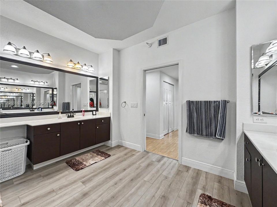 For Sale: $525,000 (3 beds, 2 baths, 1710 Square Feet)