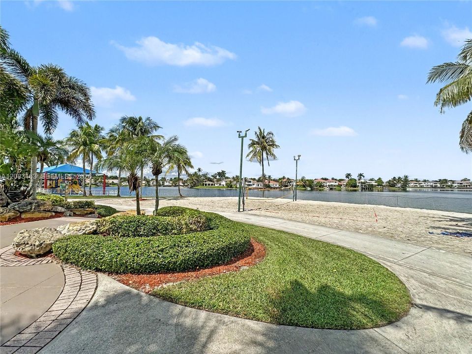 For Sale: $525,000 (3 beds, 2 baths, 1710 Square Feet)