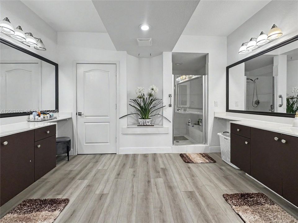 For Sale: $525,000 (3 beds, 2 baths, 1710 Square Feet)