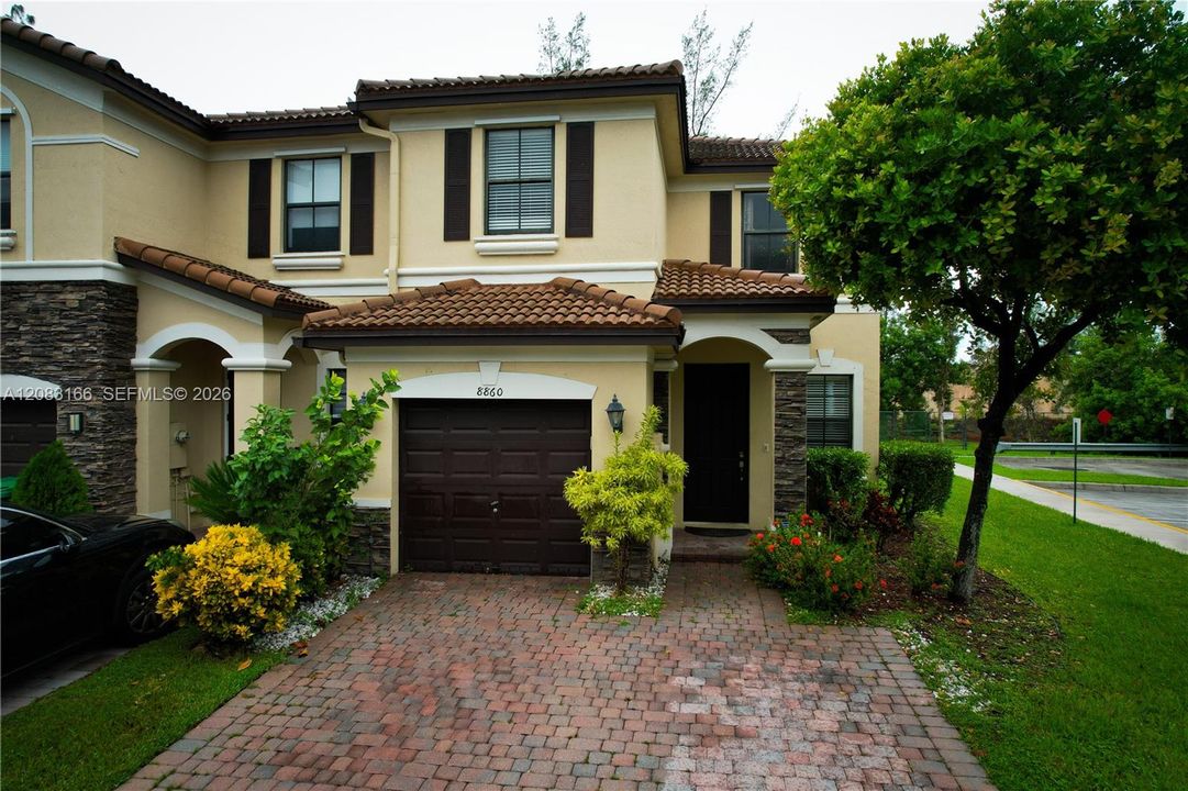 En Venta: $650,000 (3 camas, 3 baños, 1616 Pies cuadrados)