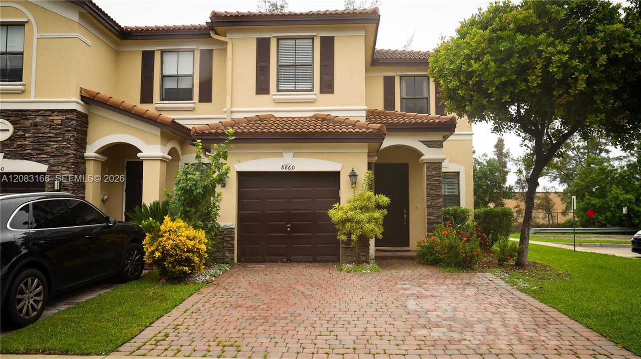 En Venta: $650,000 (3 camas, 3 baños, 1616 Pies cuadrados)