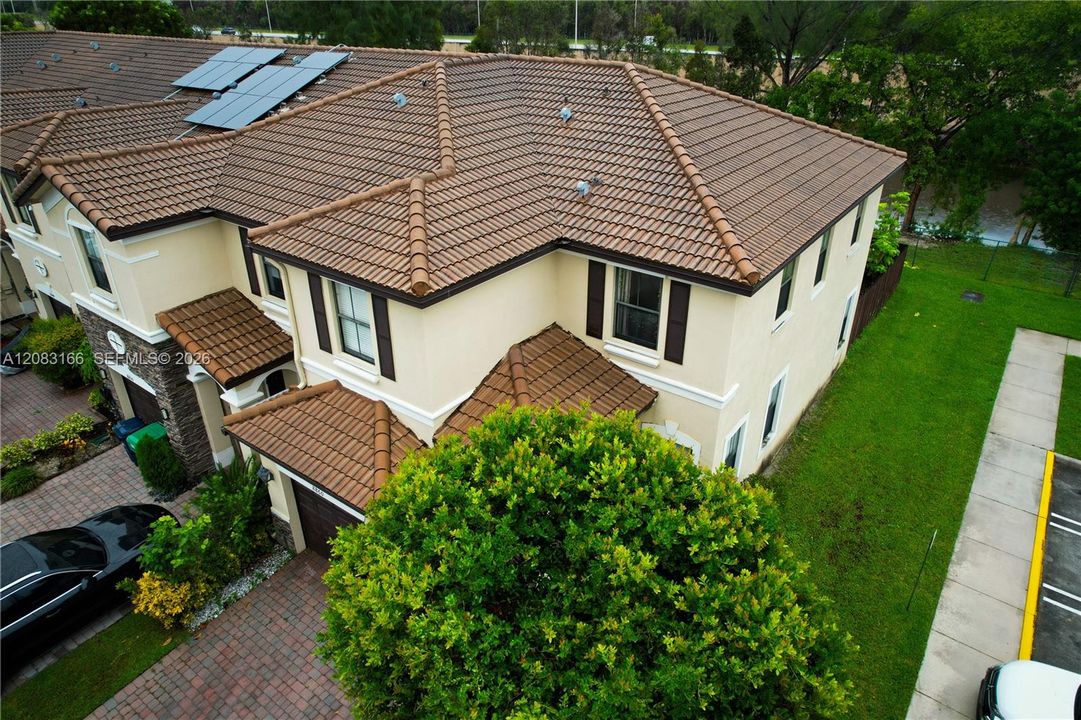 En Venta: $650,000 (3 camas, 3 baños, 1616 Pies cuadrados)