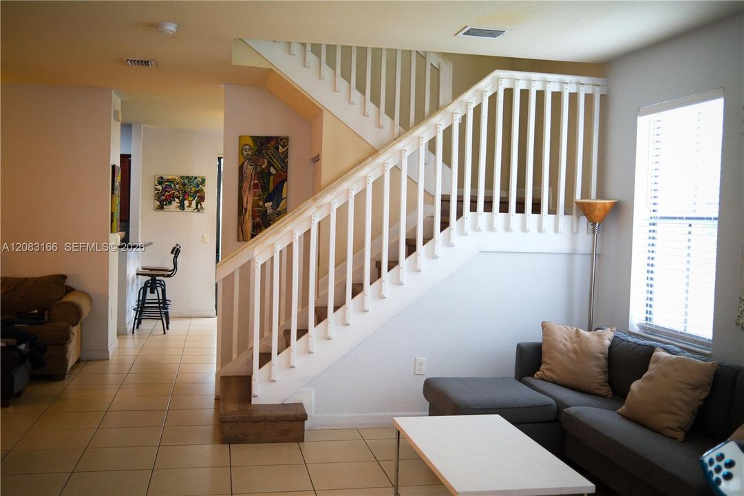 En Venta: $650,000 (3 camas, 3 baños, 1616 Pies cuadrados)