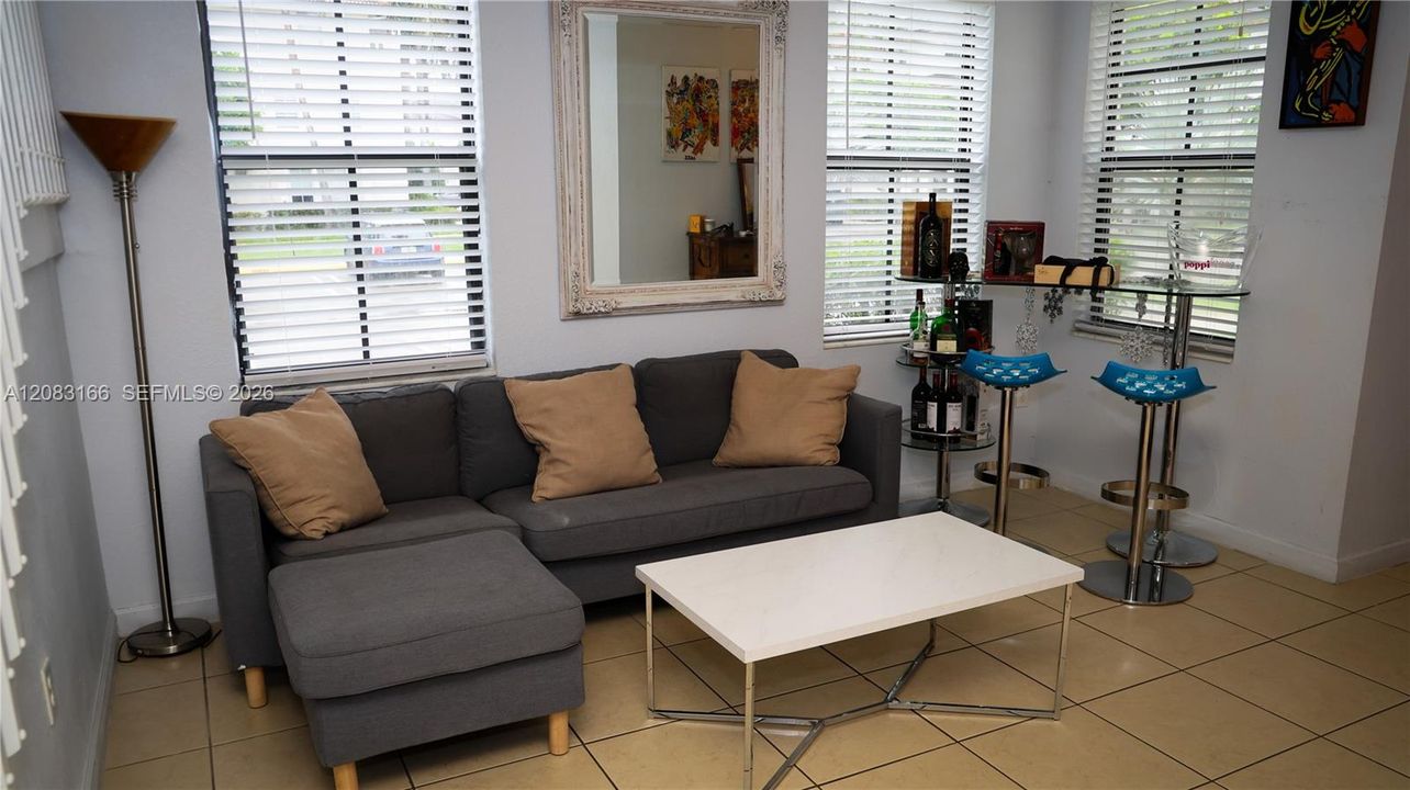 En Venta: $650,000 (3 camas, 3 baños, 1616 Pies cuadrados)