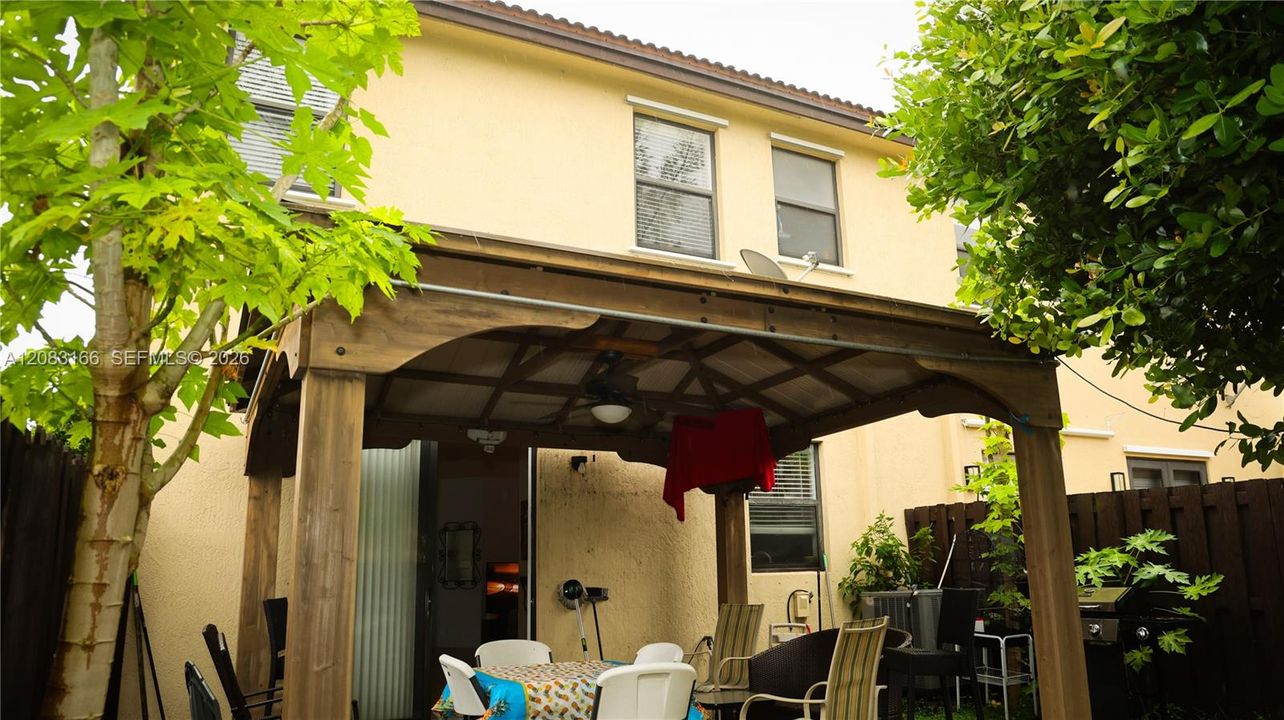 En Venta: $650,000 (3 camas, 3 baños, 1616 Pies cuadrados)