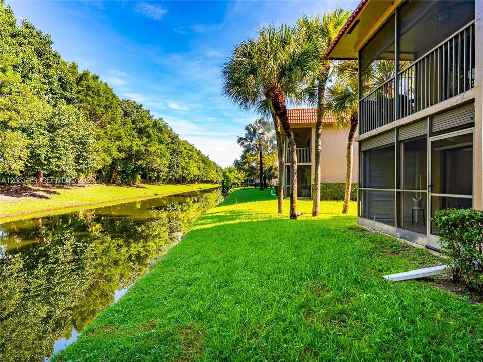 For Sale: $319,000 (2 beds, 2 baths, 1231 Square Feet)