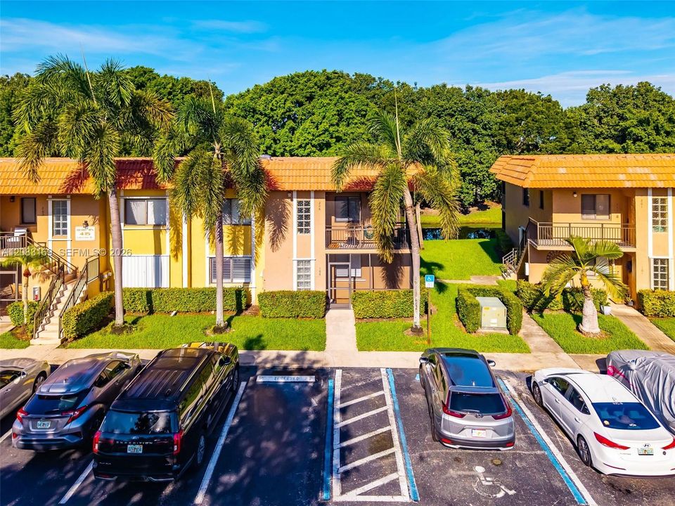 For Sale: $319,000 (2 beds, 2 baths, 1231 Square Feet)
