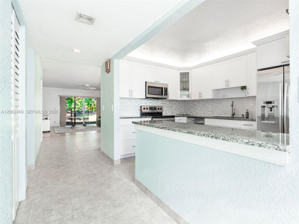 For Sale: $319,000 (2 beds, 2 baths, 1231 Square Feet)