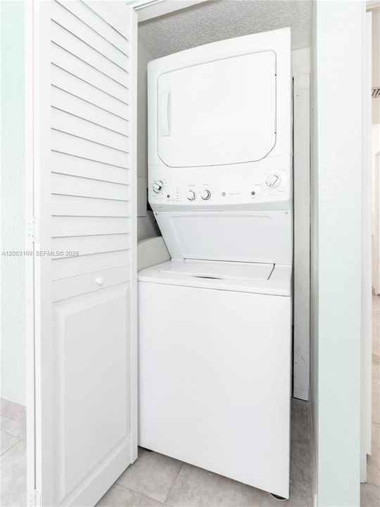 For Sale: $319,000 (2 beds, 2 baths, 1231 Square Feet)