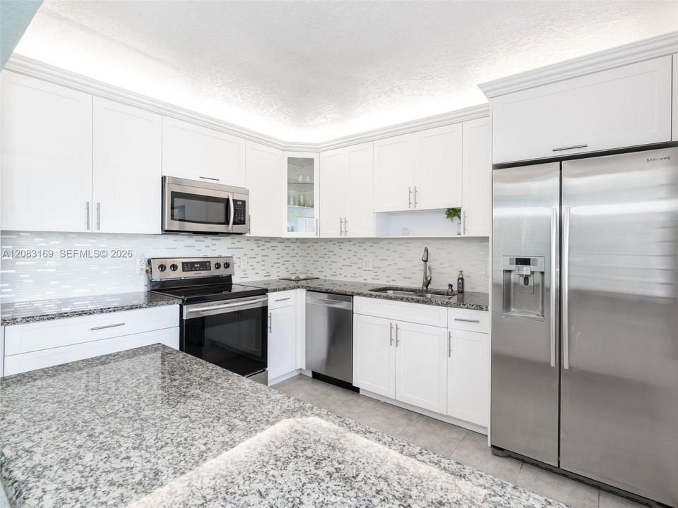 For Sale: $319,000 (2 beds, 2 baths, 1231 Square Feet)