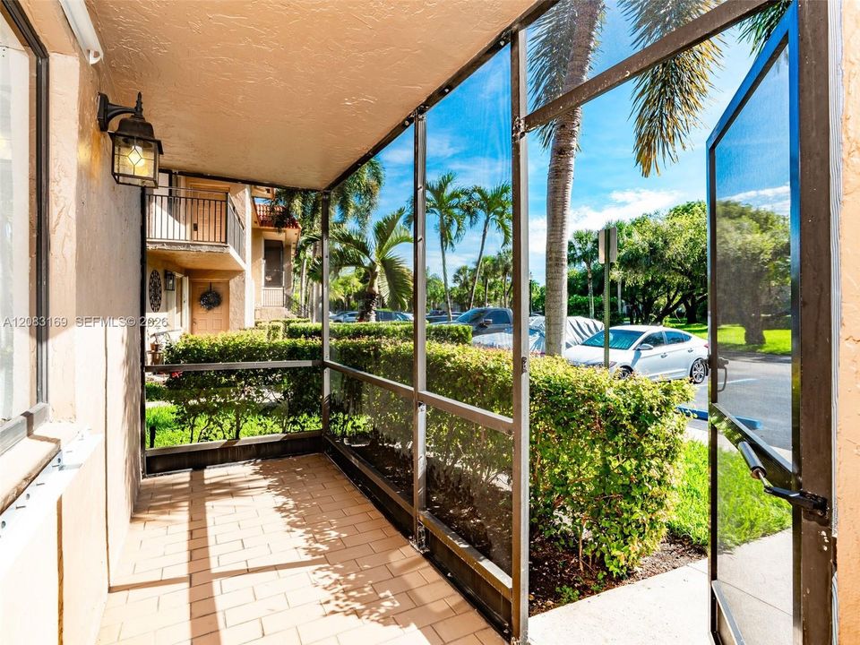 For Sale: $319,000 (2 beds, 2 baths, 1231 Square Feet)