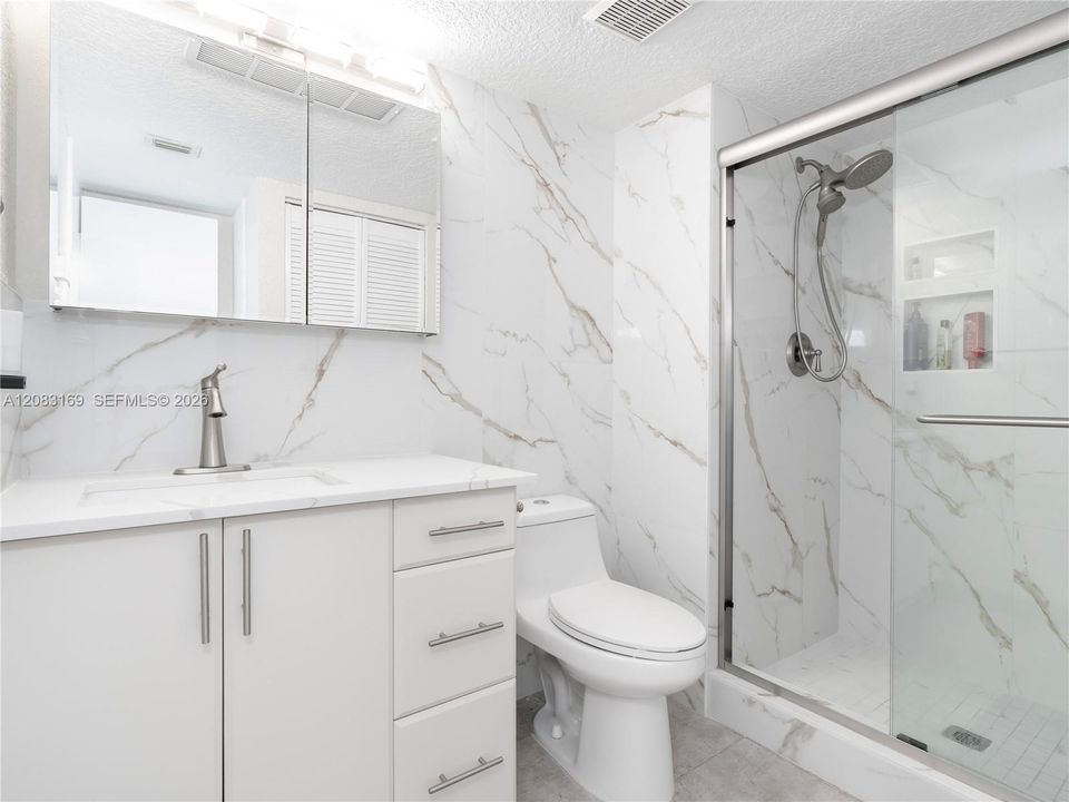For Sale: $319,000 (2 beds, 2 baths, 1231 Square Feet)