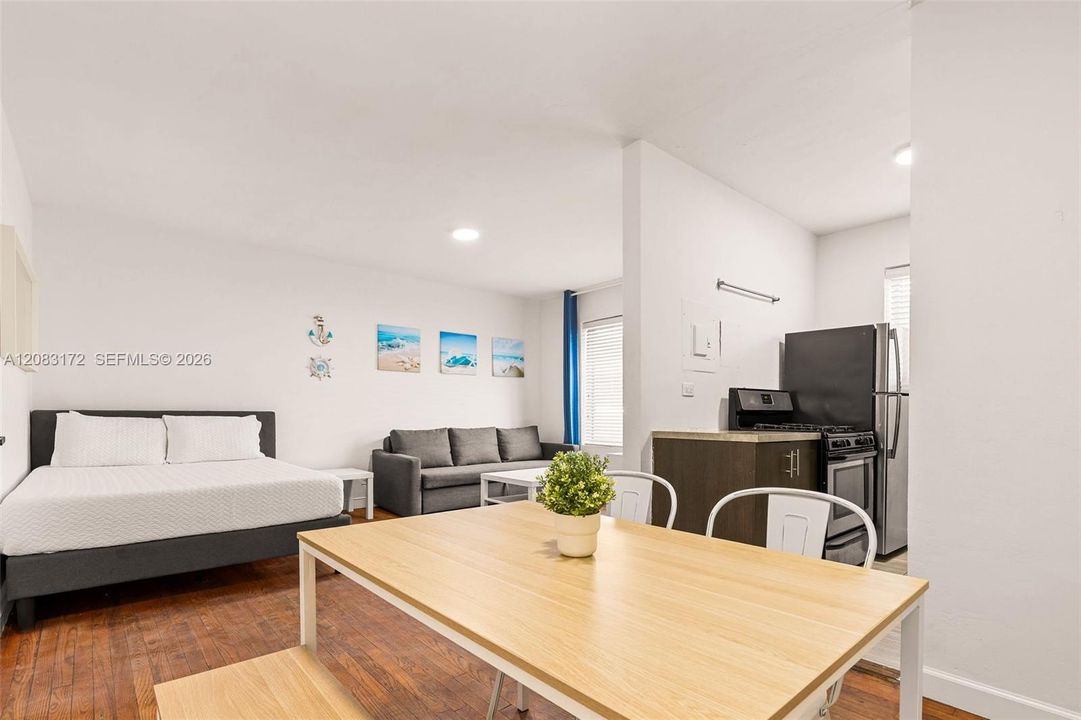 For Rent: $1,900 (0 beds, 1 baths, 10880 Square Feet)