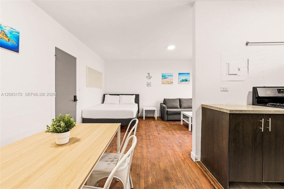 For Rent: $1,900 (0 beds, 1 baths, 10880 Square Feet)