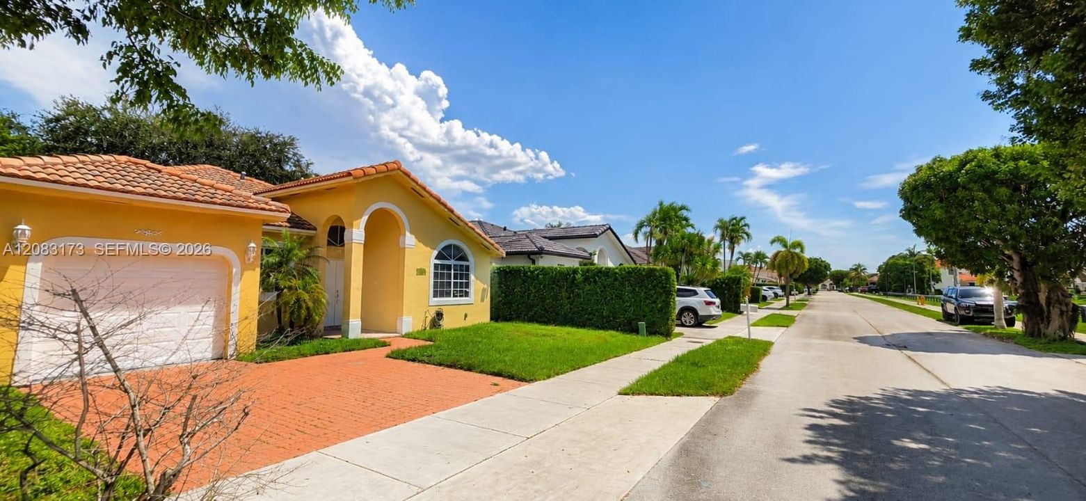 For Rent: $3,800 (4 beds, 2 baths, 2165 Square Feet)