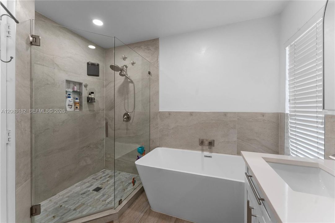 For Rent: $4,100 (3 beds, 2 baths, 1440 Square Feet)